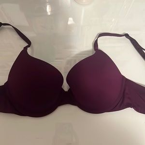 Victoria’s secret Purple T-shirt Push Up Bra Size 32C